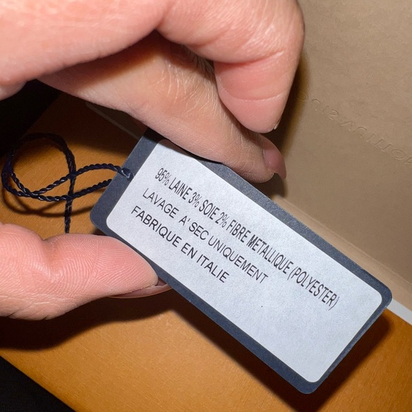 LOUIS VUITTON SCARF - Picture 11 of 16